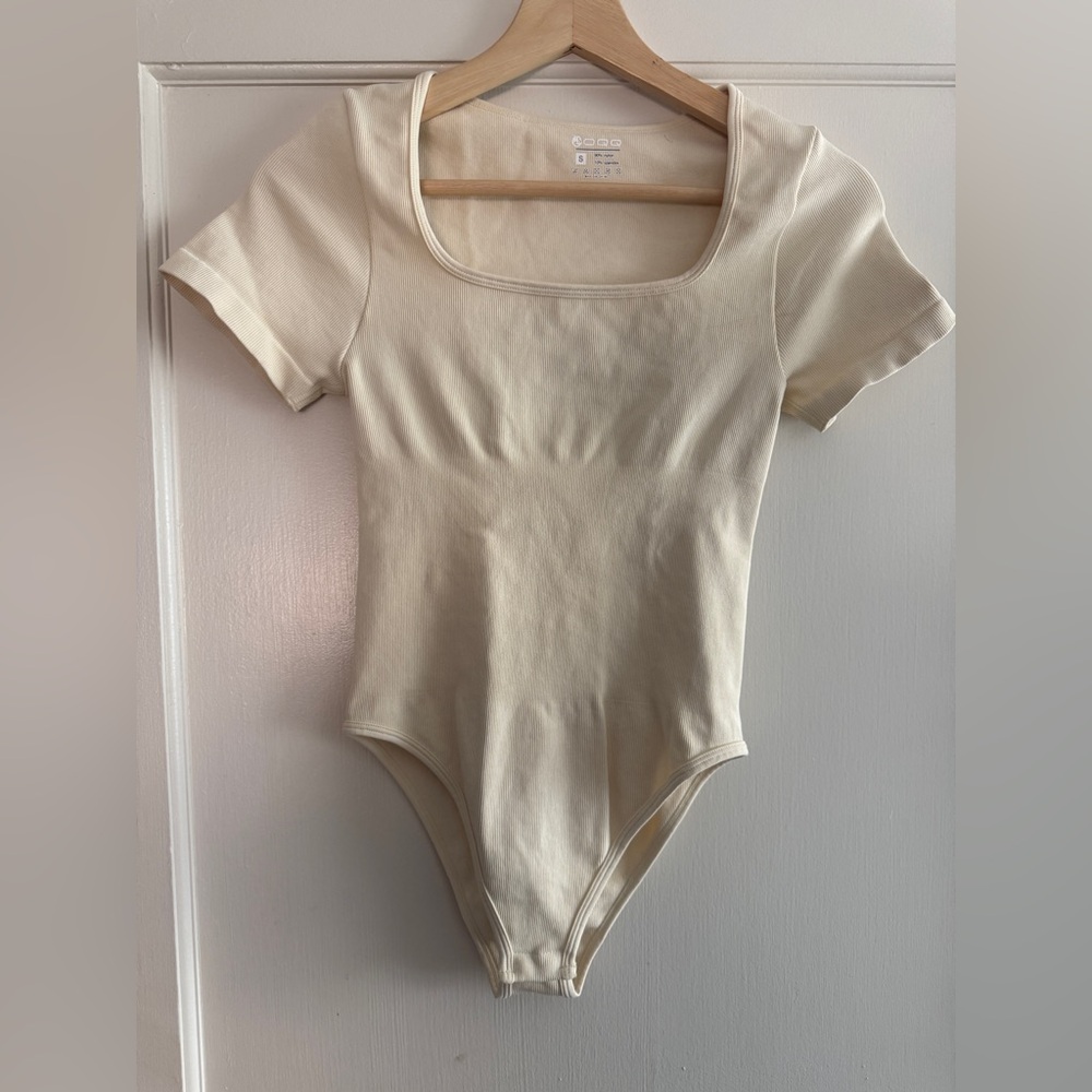 OQQ Cream Short Sleeve Bodysuit